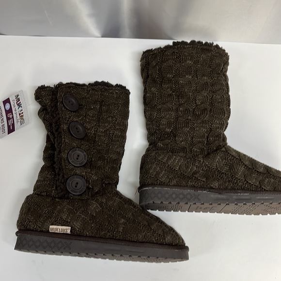 Muk Luks cozy boots. 1725 - Picture 2 of 7